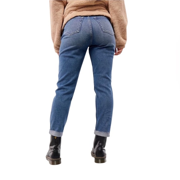 Hollister Ultra High Rise Mom Jeans - Women’s Size 26 - Picture 6 of 11